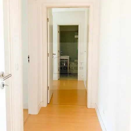 Bright & Spacious 2 Bed Flat 2 Bath W Garage In Marina * Lagos