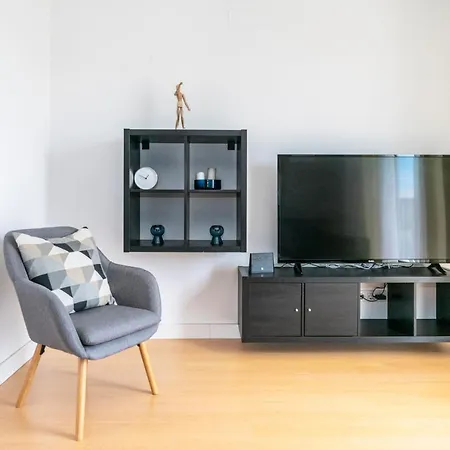 Apartment Bright & Spacious 2 Bed Flat 2 Bath W Garage In Marina *
