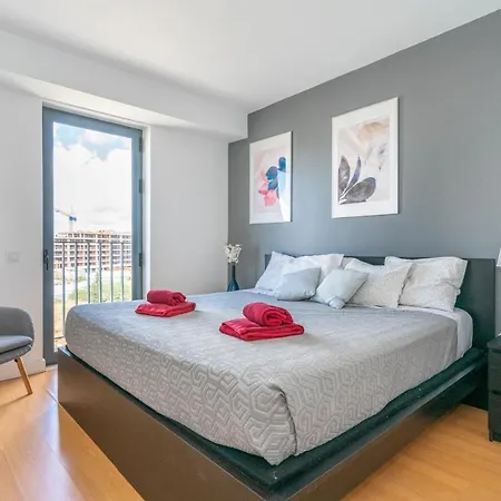 Apartment Bright & Spacious 2 Bed Flat 2 Bath W Garage In Marina *