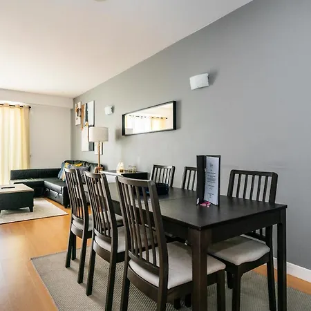 Apartment Bright & Spacious 2 Bed Flat 2 Bath W Garage In Marina