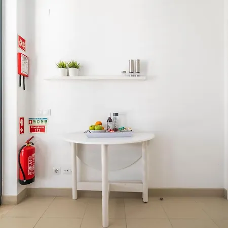 Bright & Spacious 2 Bed Flat 2 Bath W Garage In Marina Apartment