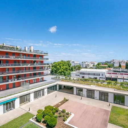 Bright & Spacious 2 Bed Flat 2 Bath W Garage In Marina *